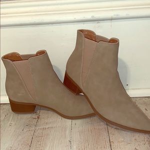 Cute Booties • Fashion • Grey • Chelsea •